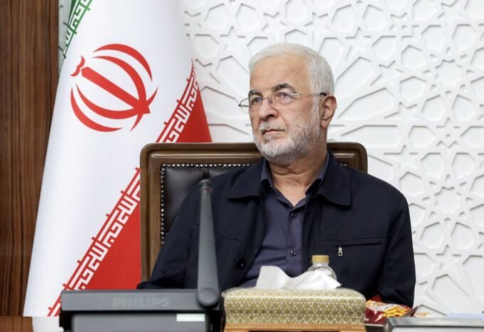 وزير الداخلية الإيراني إسكندر مؤمني يتحدث خلال مؤتمر صحفي حول الوضع الأمني في البلاد.