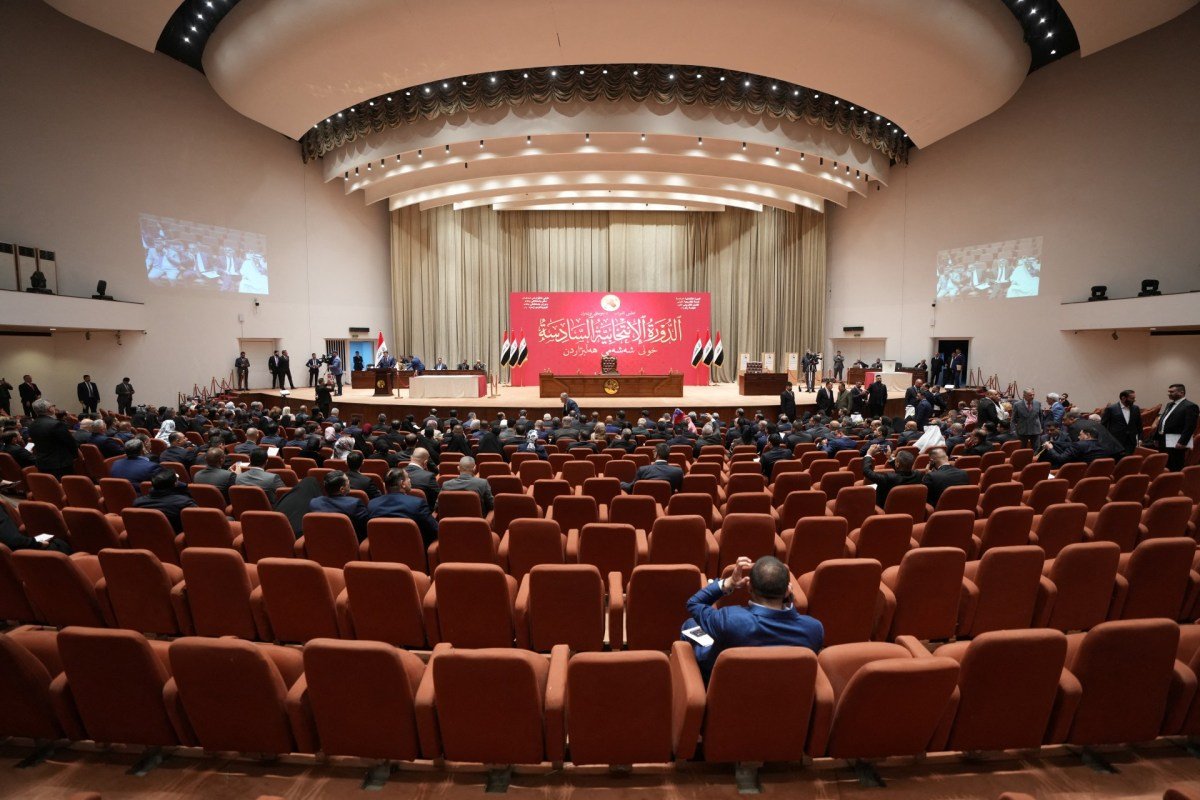 صورة لمبنى البرلمان العراقي أو اجتماع سياسي يظهر توترات