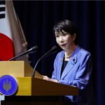 رئيسة وزراء اليابان ساناي تاكايتشي تتحدث في مؤتمر صحفي