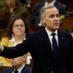 صورة لرئيس الوزراء الكندي مارك كارني يتحدث في مؤتمر صحفي