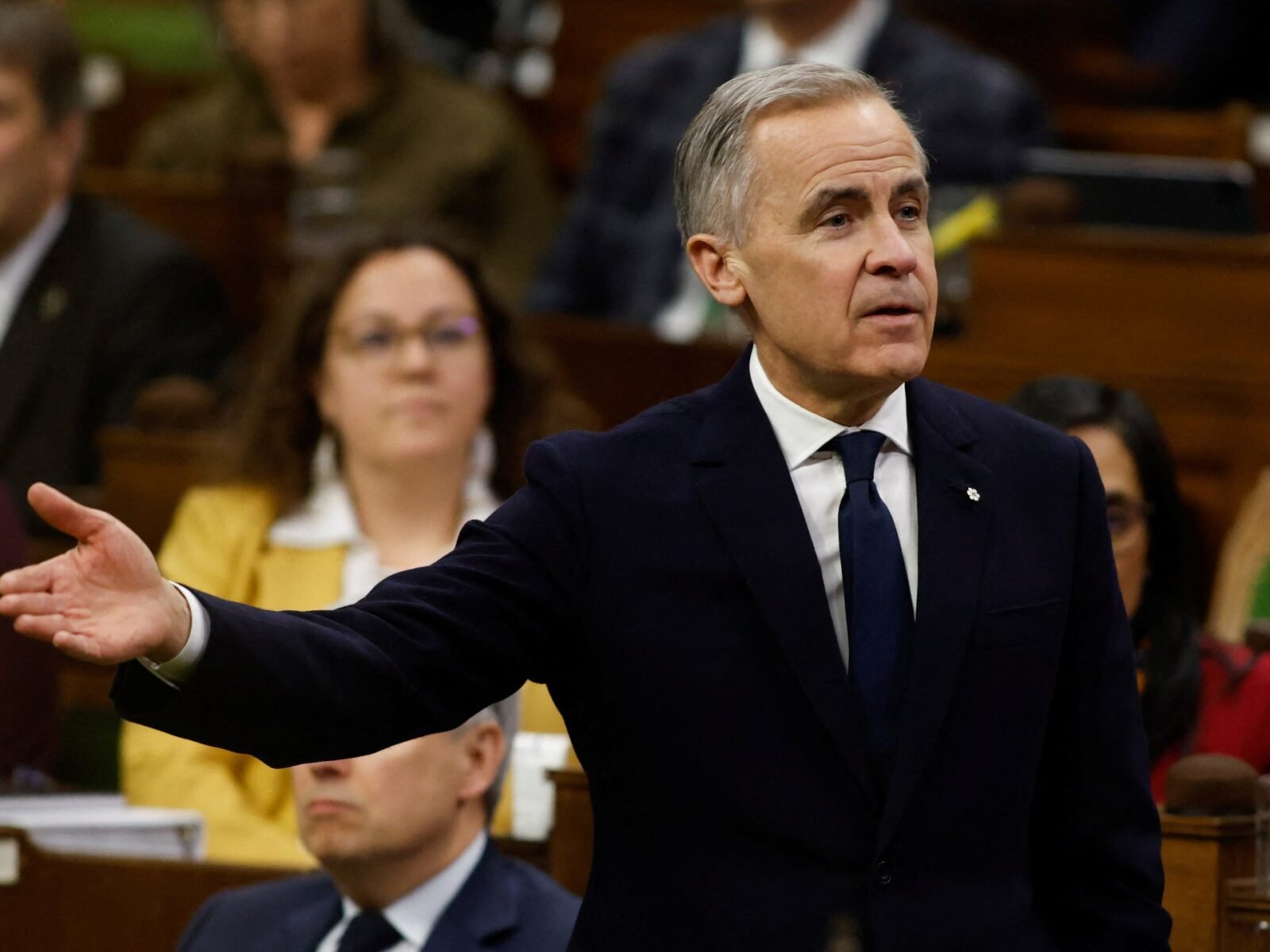 هل تدفع إدارة ترامب حركة الانفصال في ألبرتا الكندية؟ 1 صورة لرئيس الوزراء الكندي مارك كارني يتحدث في مؤتمر صحفي