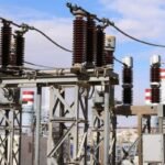 صورة توضيحية لشبكة كهرباء أو محطة توزيع، ترمز لعمليات الصيانة والتطوير.