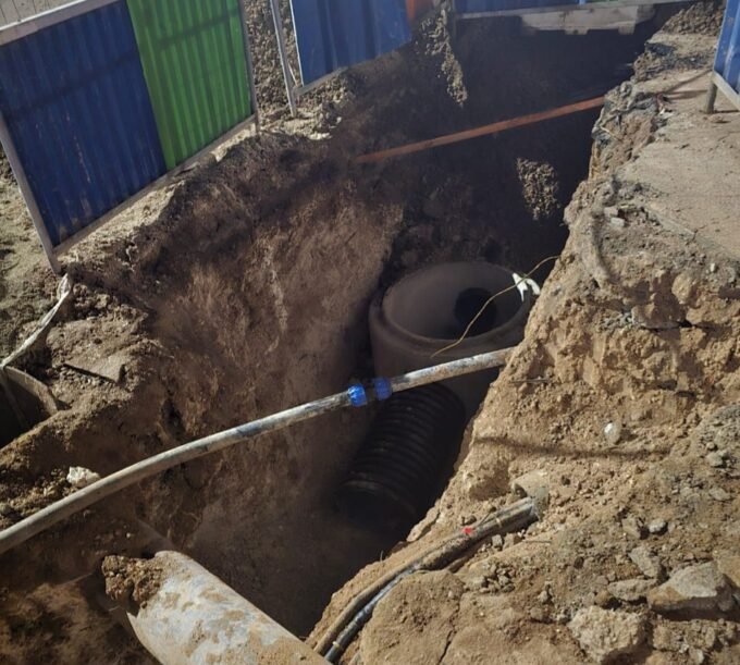 انقطاع الماء بمراكش: عطب تقني يحرم سكان إقامة مروان 2 من المياه ليوم كامل 7 أشغال حفر تسببت في انقطاع الماء بإقامة مروان 2 بمراكش