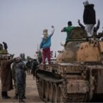 الجسر القديم فوق نهر الفرات في الرقة بعد تعرضه للتفجير