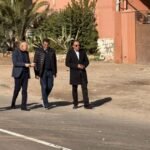 والي جهة مراكش-آسفي الخطيب لهبيل يتفقد موقع انهيار عمارة قيد الإنشاء بحي عين مزوار بمراكش.