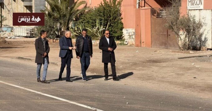 والي جهة مراكش-آسفي الخطيب لهبيل يتفقد موقع انهيار عمارة قيد الإنشاء بحي عين مزوار بمراكش.