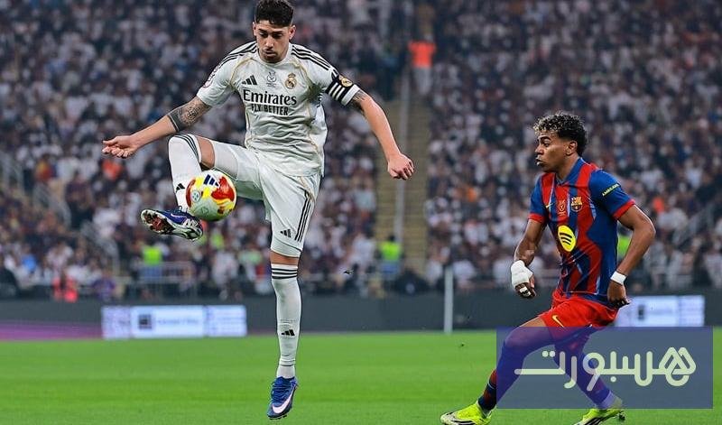 لاعبو برشلونة يحتفلون بلقب كأس السوبر الإسباني بعد الفوز على ريال مدريد