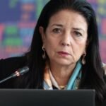 الوزيرة أمل الفلاح السغروشني خلال لقاء حول تبسيط الخدمات الإدارية بالمغرب.