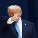 صورة للرئيس الأمريكي السابق دونالد ترامب يتحدث عن الأوضاع في العراق