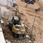 منظر عام لساحل مغربي بعد إزالة البنايات العشوائية، يظهر مساحات مفتوحة وخطط تطوير مستقبلية.