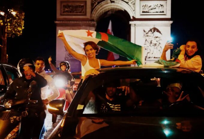 احتفالات رياضية في ليون تخللتها هتافات عنصرية، مع إشارة إلى التحقيق القضائي الفرنسي.