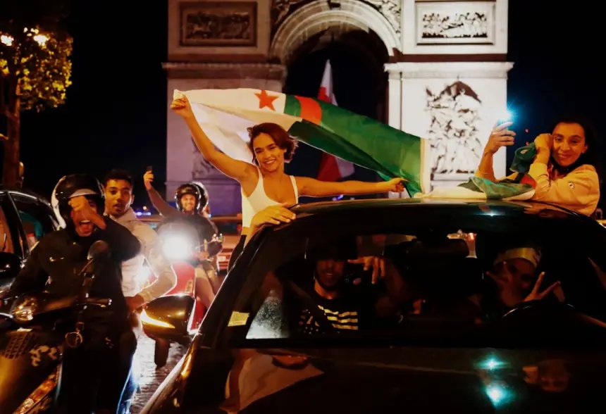 احتفالات رياضية في ليون تخللتها هتافات عنصرية، مع إشارة إلى التحقيق القضائي الفرنسي.