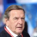 صورة للمستشار الألماني الأسبق غيرهارد شرودر يتحدث عن مستقبل الاتحاد الأوروبي