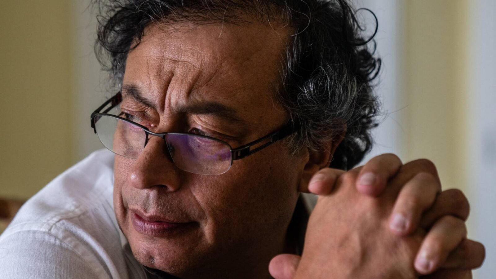 الرئيس الأمريكي دونالد ترمب والرئيس الكولومبي غوستافو بيترو في سياق محادثات دبلوماسية.