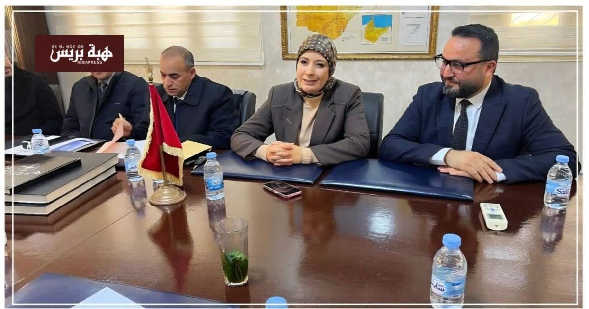 صورة لمراسيم تسليم المهام بالمديرية الإقليمية للتربية والتكوين بالناظور، بحضور مديرة الأكاديمية والمديرين السابق والجديد.