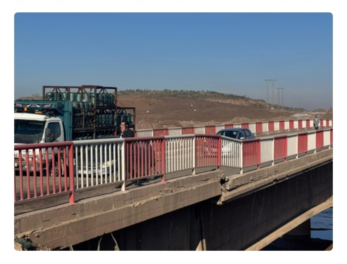 تصدع مفاجئ بقنطرة واد تانسيفت بمراكش: حوادث متتالية واستنفار للسلطات 3 صورة لقنطرة واد تانسيفت المتصدعة بمراكش بعد الحادث