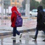 طلاب مغاربة وأمطار غزيرة في أحد الأقاليم المتأثرة