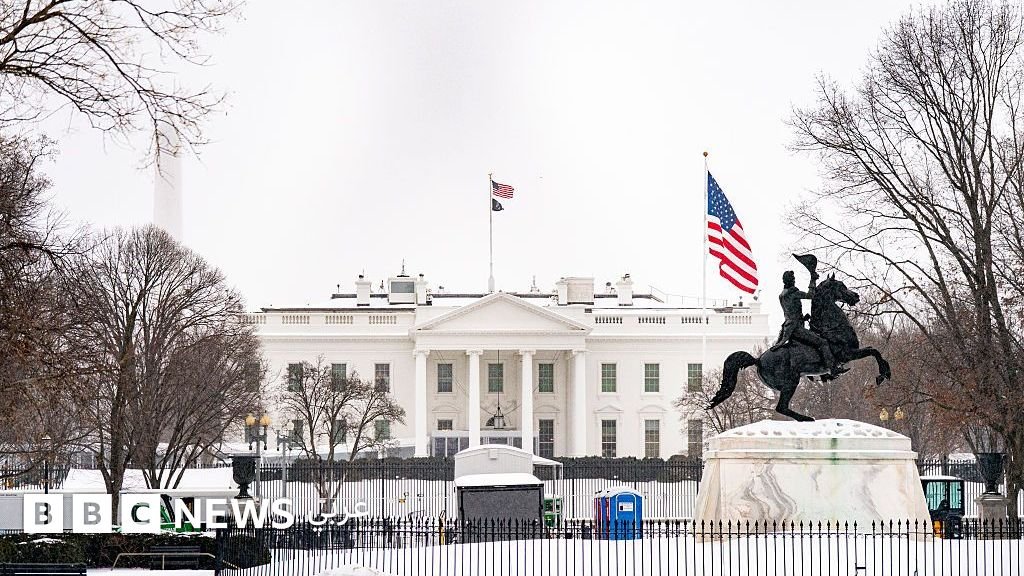 صورة للرئيس الأمريكي السابق دونالد ترامب، ترمز لتصريحاته المثيرة للجدل وتأثيرها على العلاقات الدولية.