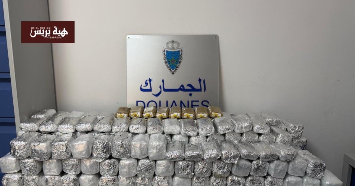 معبر باب سبتة: إحباط تهريب 48 كيلوغرامًا من الشيرا في عملية أمنية نوعية 3 كمية الشيرا المحجوزة داخل سيارة بمعبر باب سبتة