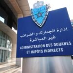 الجمارك المغربية تشن حملة استباقية ضد مخازن الأغذية المهربة قبيل رمضان 6 عناصر من الجمارك المغربية تقوم بتفتيش مستودع للمواد الغذائية المهربة.