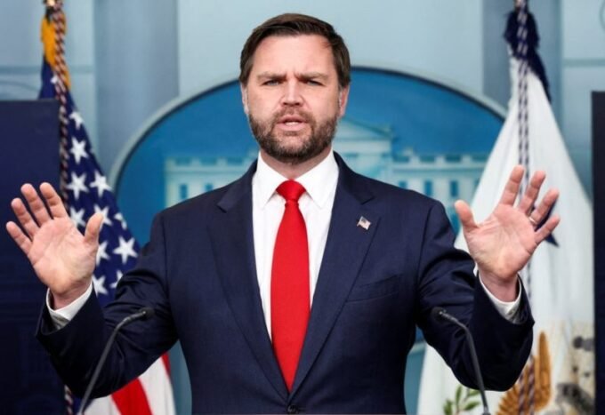 تولسي غابارد، مديرة الاستخبارات الوطنية الأمريكية، في سياق الجدل حول فنزويلا