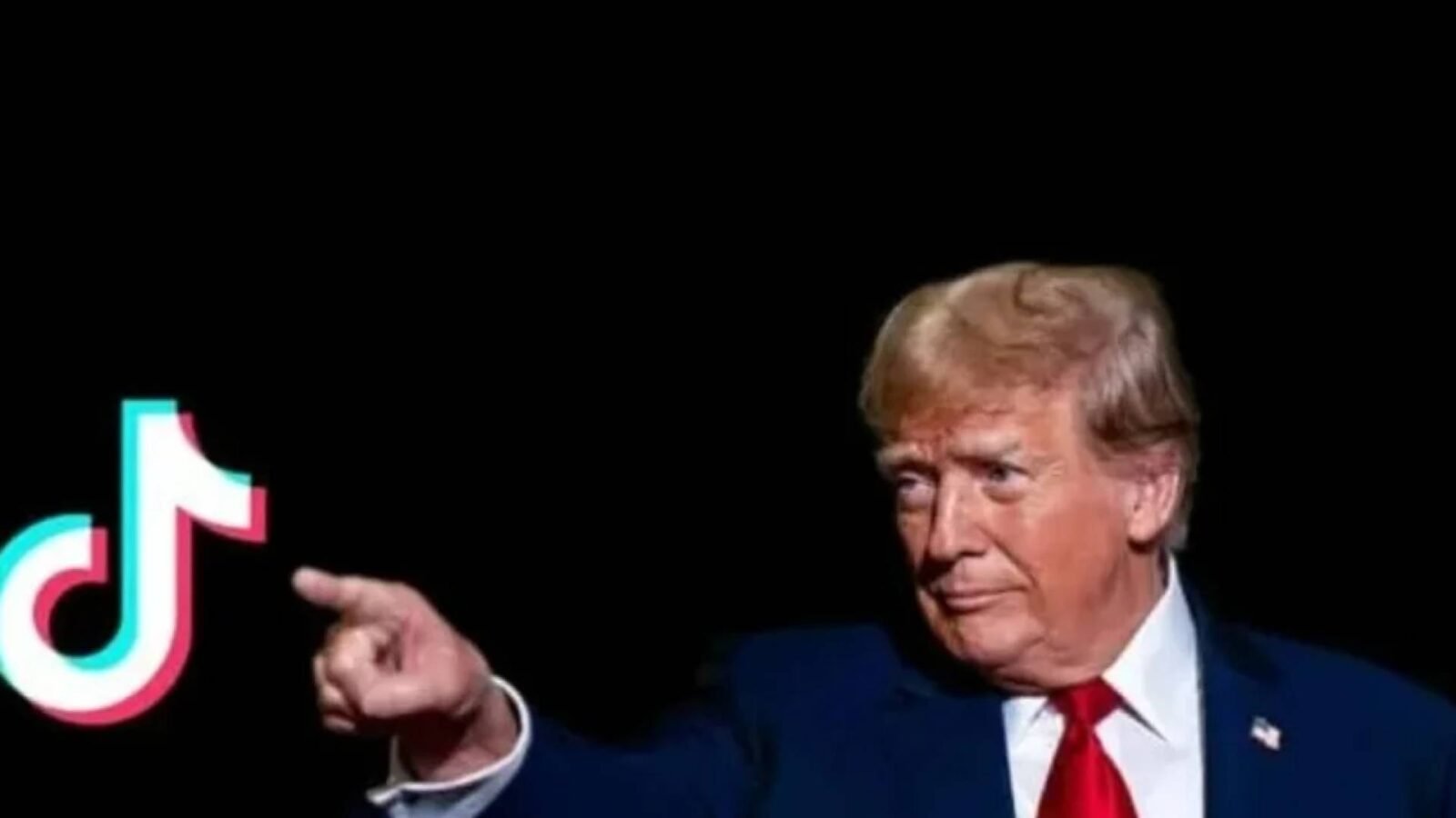 صورة تجمع الرئيس الأمريكي دونالد ترمب وشعار منصة تيك توك، في سياق الجدل حول الرقابة.
