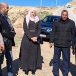 متصرف لواء الرمثا محمود بريزات يتفقد طريق الشجرة-المغير برفقة مسؤولين