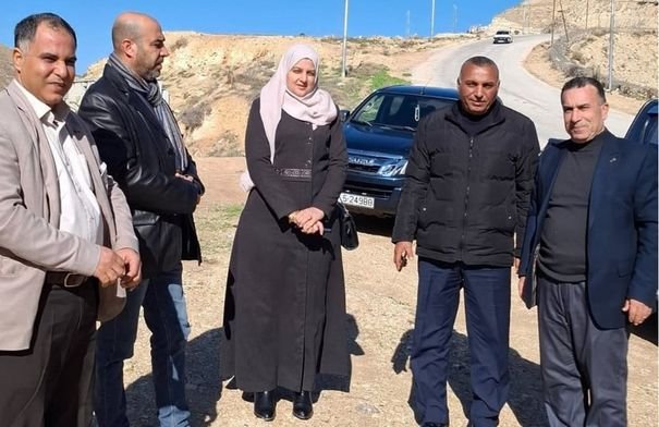 متصرف لواء الرمثا محمود بريزات يتفقد طريق الشجرة-المغير برفقة مسؤولين