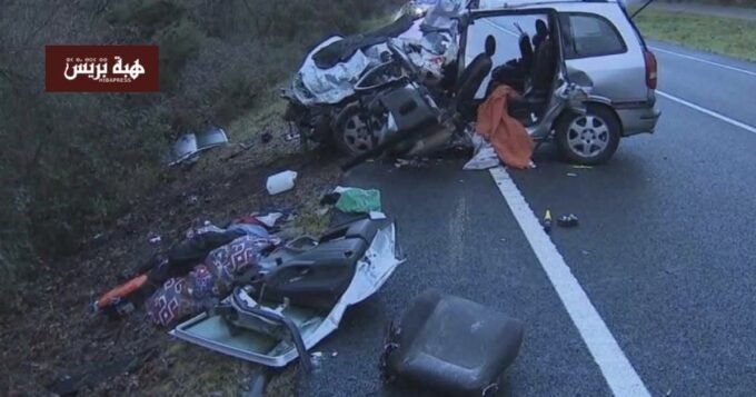 صورة لسيارة متضررة أو طريق سريع في إسبانيا بعد حادث سير مأساوي