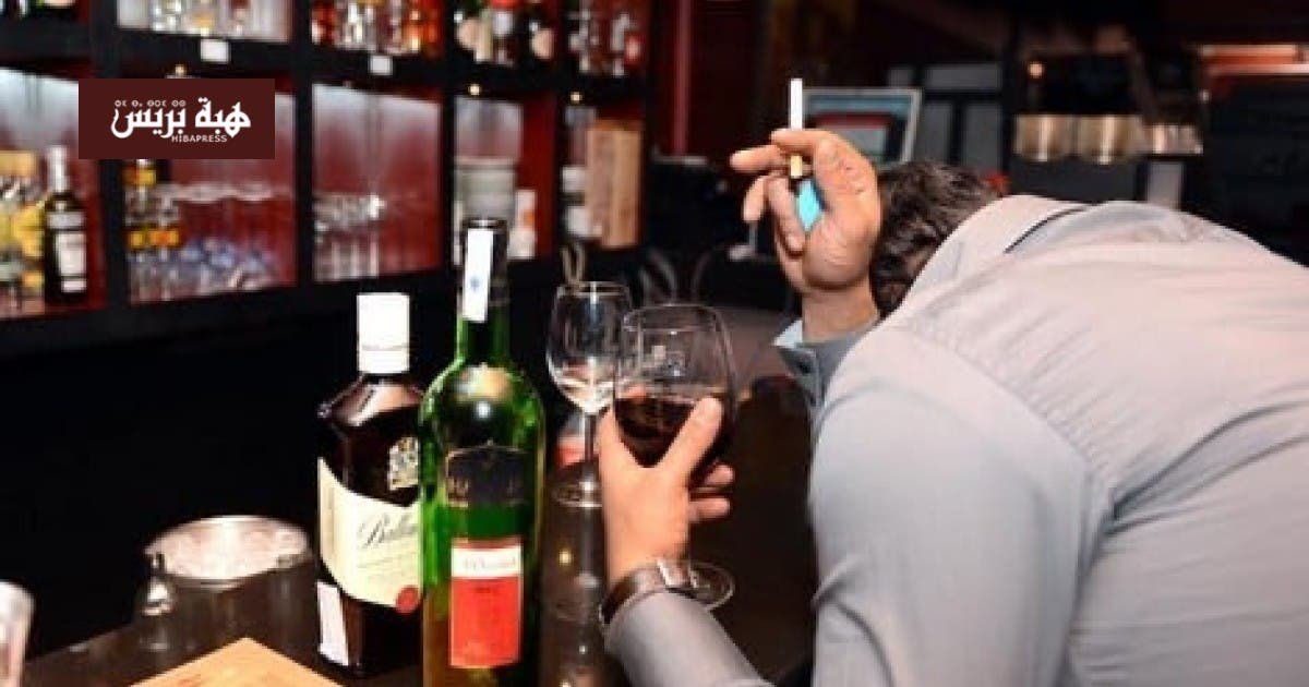 مشهد عام لموقع حادث اقتحام شاحنة لفندق بإقليم مولاي يعقوب