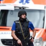 عنصر من الشرطة السويسرية في موقع حادث، صورة تعبيرية.