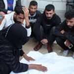 صورة بانورامية لقطاع غزة تظهر الدمار والمباني المتضررة، مع التركيز على الوضع الإنساني الصعب.