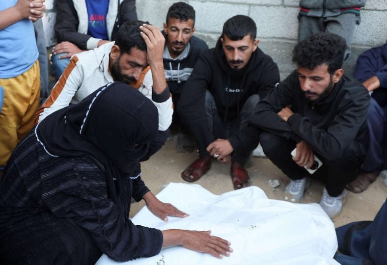 تطورات الوضع الصحي في غزة: حصيلة الضحايا تتجاوز 71 ألفًا وسط دعوات دولية 3 صورة بانورامية لقطاع غزة تظهر الدمار والمباني المتضررة، مع التركيز على الوضع الإنساني الصعب.