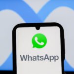 صورة تعبيرية لتطبيق واتساب وشعار روسكومنادزور، ترمز للحظر في روسيا.