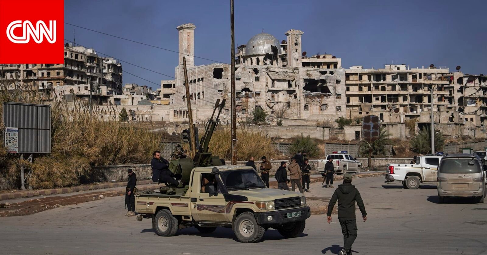 لقطة شاشة من الفيديو المتداول الذي يزعم قتال مليشيات عراقية في حلب، مع إشارة إلى تاريخ نشره الأصلي في 2016.