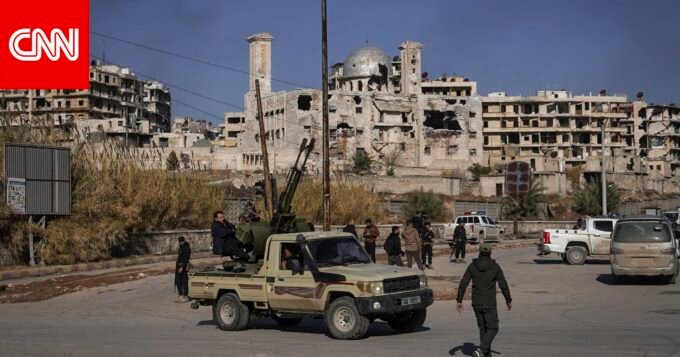 لقطة شاشة من الفيديو المتداول الذي يزعم قتال مليشيات عراقية في حلب، مع إشارة إلى تاريخ نشره الأصلي في 2016.