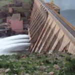 منظر علوي لسد ممتلئ بالمياه في حوض أم الربيع بالمغرب بعد التساقطات المطرية الأخيرة