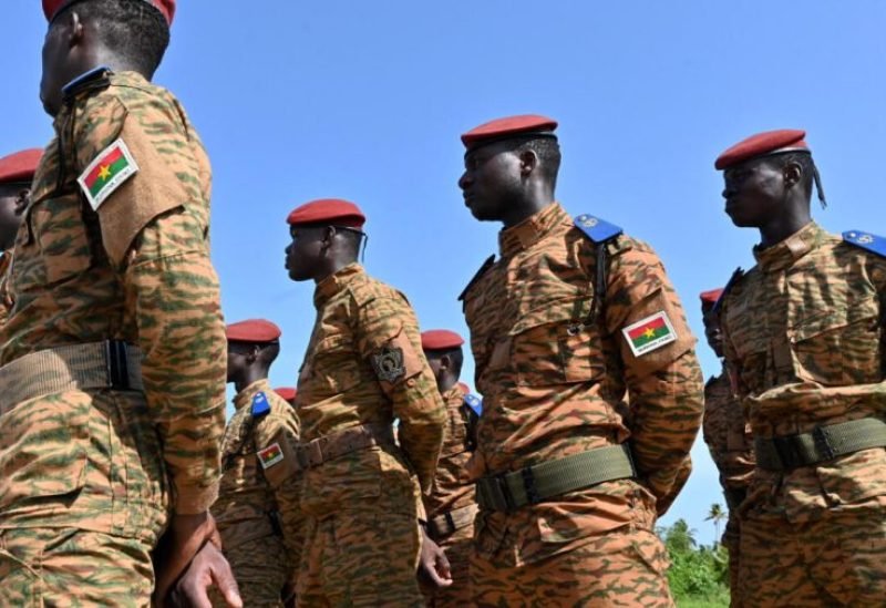 بوركينا فاسو: المجلس العسكري يحل جميع الأحزاب السياسية ويشدد قبضته على السلطة 3 المجلس العسكري في بوركينا فاسو يعلن حل الأحزاب السياسية.