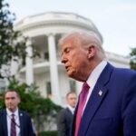 البيت الأبيض يكشف تفاصيل المرحلة الثانية من خطة غزة الشاملة: خارطة طريق للسلام وإعادة الإعمار 8 الرئيس الأمريكي دونالد ترامب يحضر نزهة الكونغرس في البيت الأبيض بواشنطن.