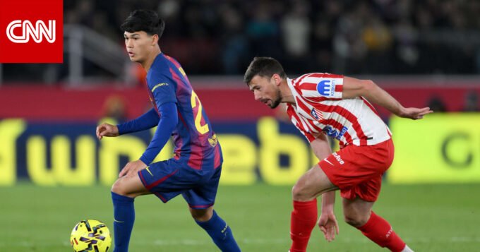 صورة أرشيفية للاعب درو فرنانديز بقميص برشلونة