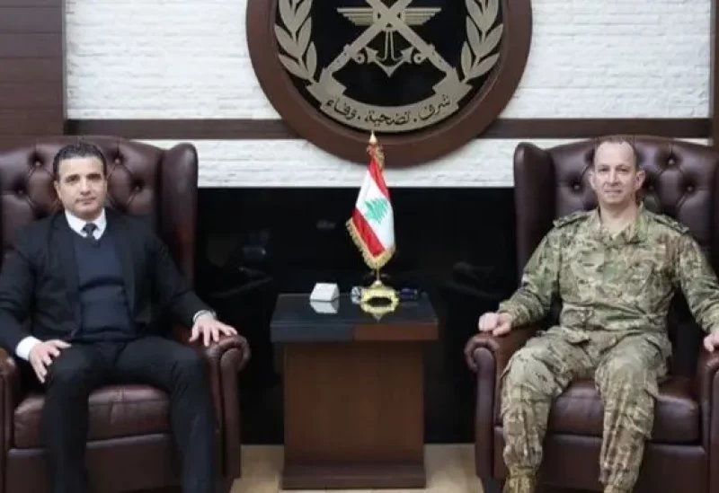 النائب إيهاب مطر وقائد الجيش العماد رودولف هيكل خلال لقائهما في اليرزة.