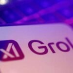 صورة تجمع الفنانة غرايمز ورجل الأعمال إيلون ماسك.