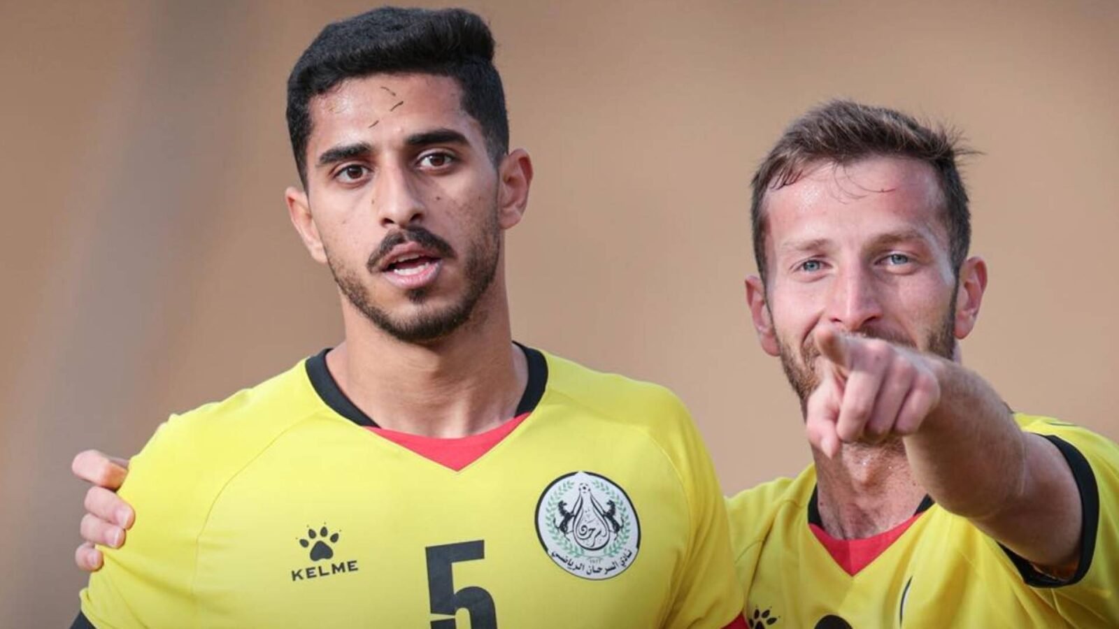 احتفال لاعبي فريق السرحان بأحد الأهداف الأربعة في مرمى الأهلي ضمن منافسات الدوري الأردني للمحترفين.