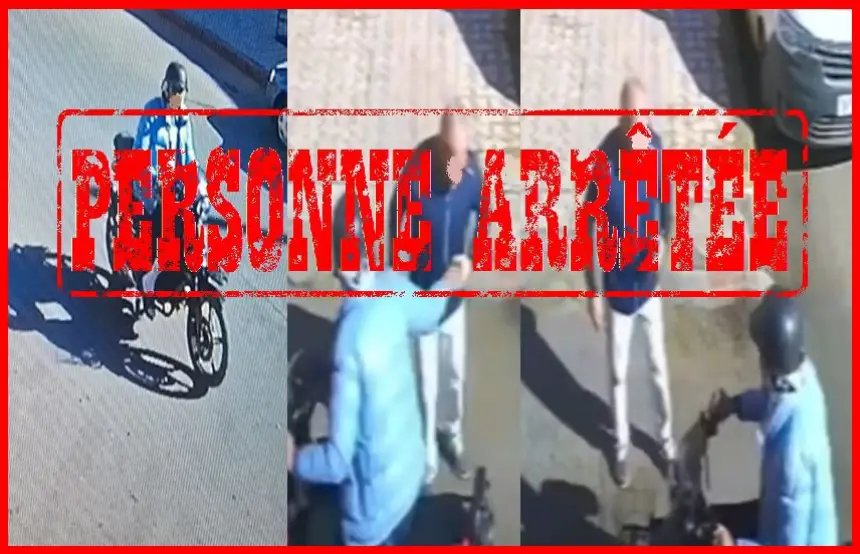 صورة تظهر دراجة نارية وهواتف محمولة كدليل على جريمة سرقة في مراكش.