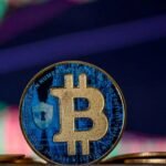 صورة توضيحية لعملة البيتكوين الرقمية تظهر استقرارها في سوق التداول.