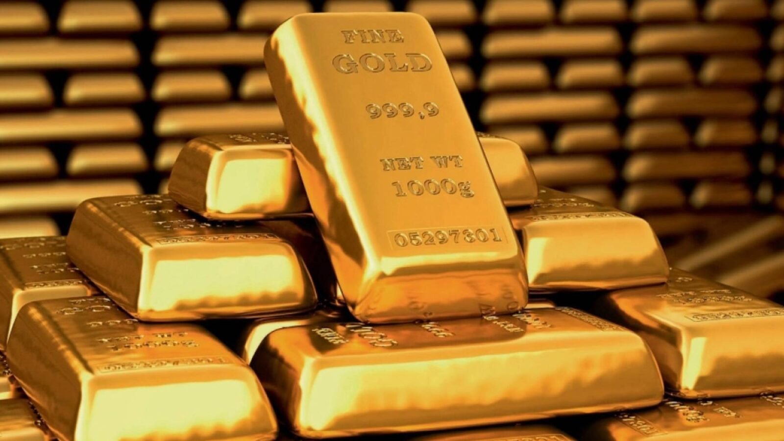 صورة لسبائك ذهبية لامعة ترمز للملاذ الآمن والاستثمار.