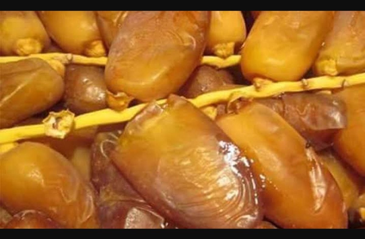 صورة لتمور جزائرية معبأة في الأسواق المغربية تثير جدلاً حول سلامتها الصحية