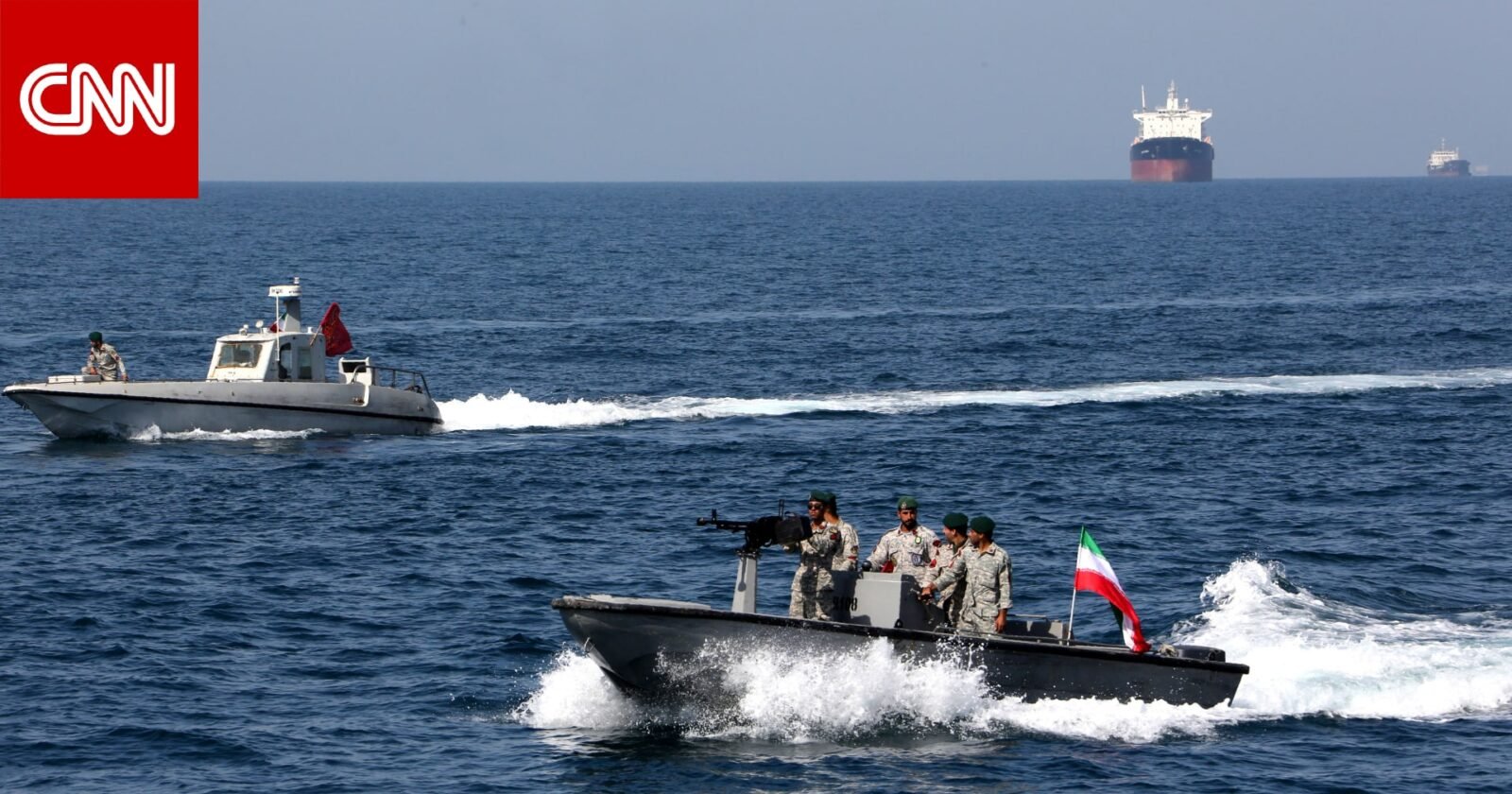 إيران تشدد لهجتها: تحذير لدول الجوار من استغلال أراضيها وتأكيد السيطرة على مضيق هرمز 3 صورة أرشيفية تظهر سفينة في مياه الخليج، في إشارة إلى التوترات الإقليمية وتحذيرات إيران