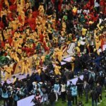 صورة لمشجعين أو لقطات من أحداث الشغب في ملعب نهائي كأس إفريقيا