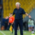 المدير الفني لنادي النصر، جورجي جيسوس، في لقطة خلال مباراة كرة قدم.